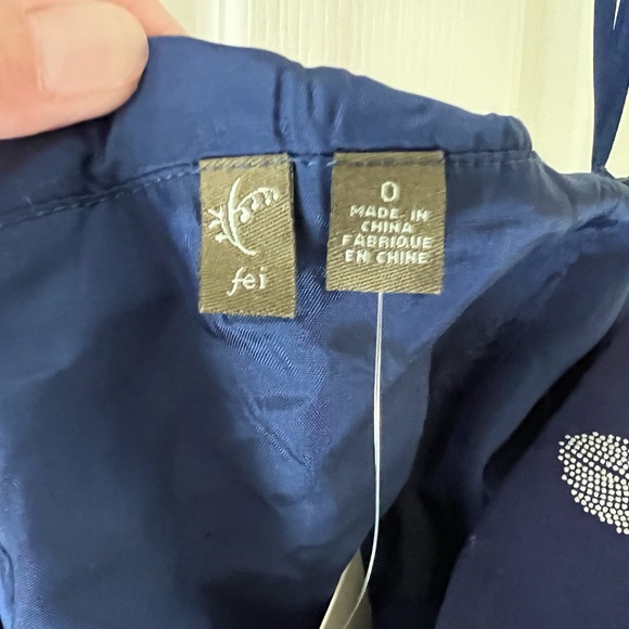 Stunning NWT one-shoulder, silk Fei navy feather print top from Anthro, size 0 - Picture 7 of 7